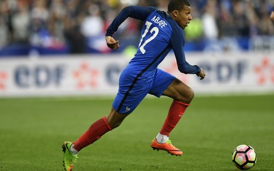 乐竞动态-他的自律吓到队友